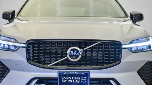 Certified 2025 Volvo XC60 B5 Plus image 8