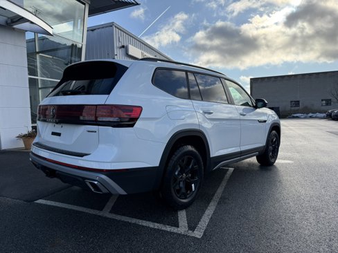 New 2025 Volkswagen Atlas Peak Edition SE image 5