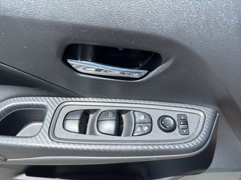 Used 2021 Nissan Versa SV image 18