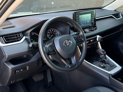 Used 2022 Toyota RAV4 LE image 2
