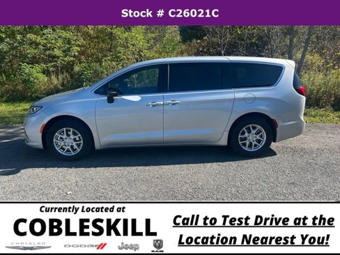 New 2026 Chrysler Pacifica Select image 8