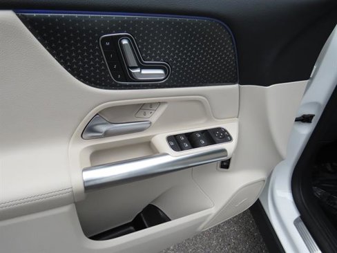 Certified 2025 Mercedes-Benz GLA 250 4MATIC image 9