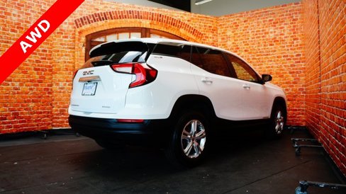 Used 2024 GMC Terrain SLE image 7