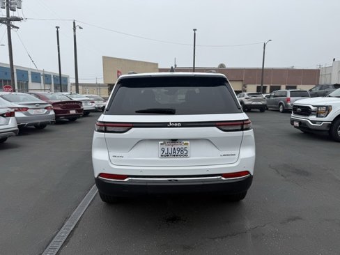 Used 2023 Jeep Grand Cherokee Laredo X image 4