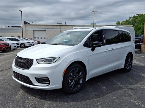 New 2026 Chrysler Pacifica Select image 4
