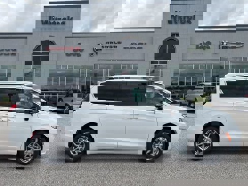 New 2025 Chrysler Pacifica Select image 9
