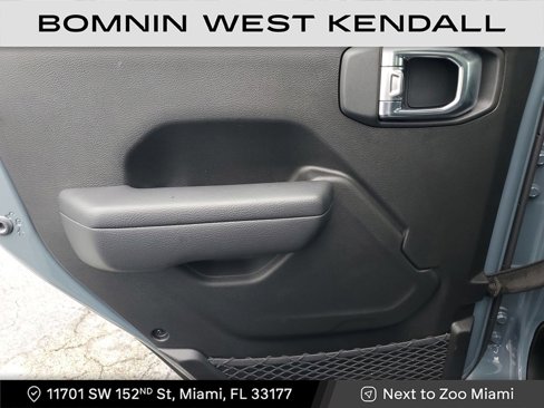 Used 2025 Jeep Gladiator Sport image 16