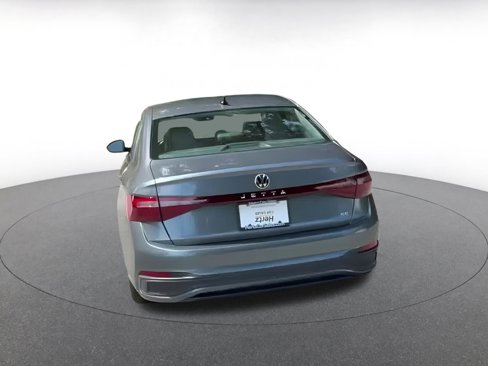 Used 2025 Volkswagen Jetta SE image 12