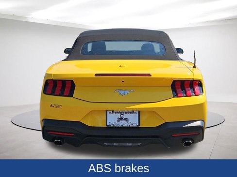 Used 2024 Ford Mustang Convertible image 10