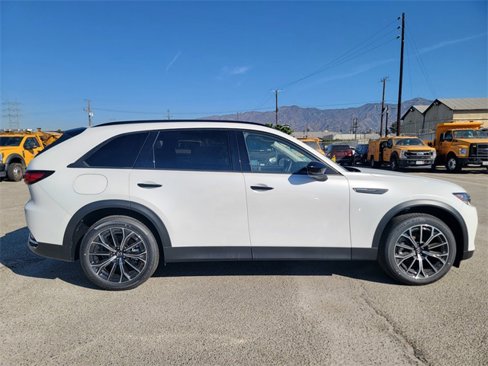 New 2025 MAZDA CX-70 Plug-In Hybrid w/ Premium Pkg image 3