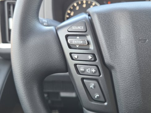 Used 2025 Nissan Frontier SV image 17