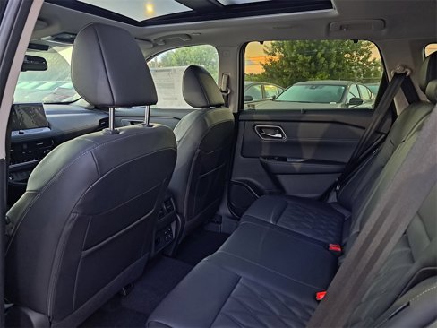 New 2026 Nissan Rogue Platinum image 5