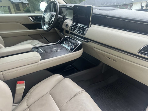 Used 2020 Lincoln Navigator Reserve image 12