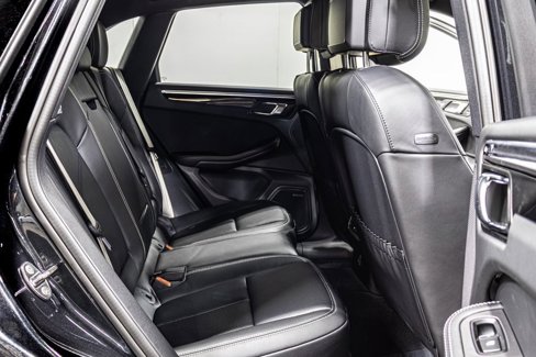 Used 2024 Porsche Macan image 18