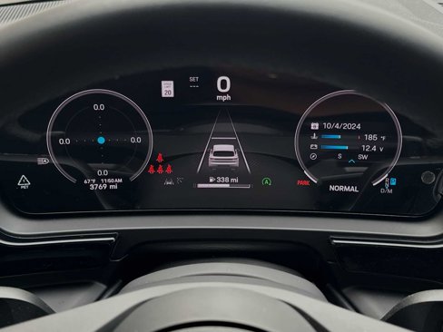 Used 2024 Porsche Cayenne image 23