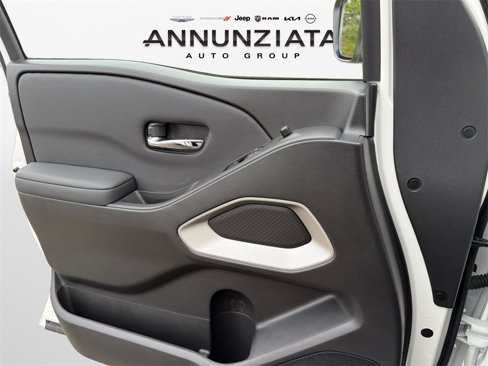 Used 2024 Nissan Frontier SV w/ SV Convenience Package image 28