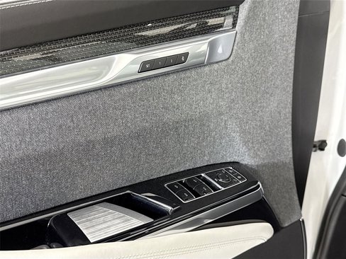 Used 2025 Cadillac Escalade ESV V image 12