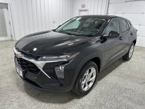 Used 2024 Chevrolet Trax LS w/ LS Convenience Package image 5
