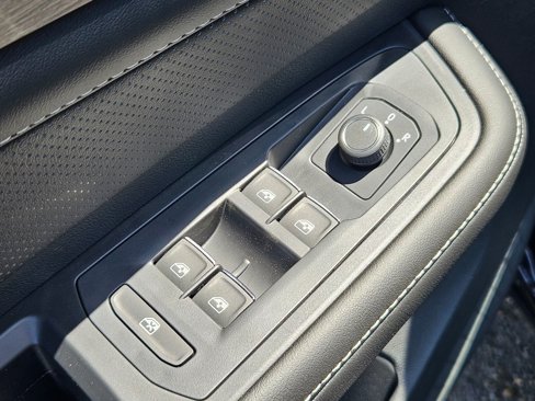 New 2025 Volkswagen Atlas SEL image 10