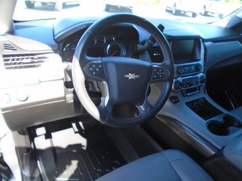 Used 2017 Chevrolet Suburban LT image 17