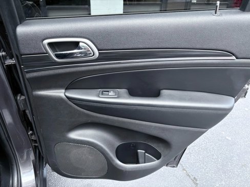 Used 2019 Jeep Grand Cherokee Limited image 17