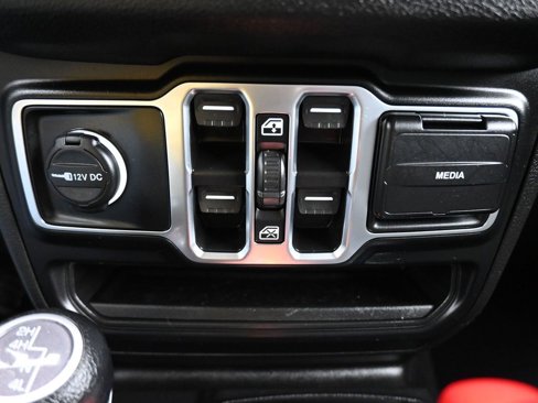 Used 2024 Jeep Wrangler Sport S image 23