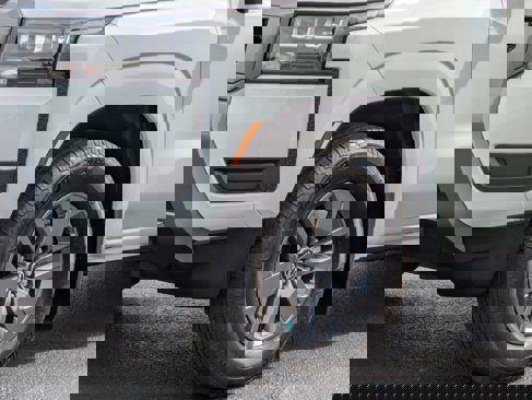New 2026 Nissan Frontier SV image 9