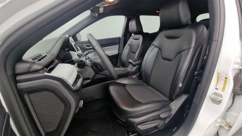 Used 2024 Jeep Compass Latitude image 14