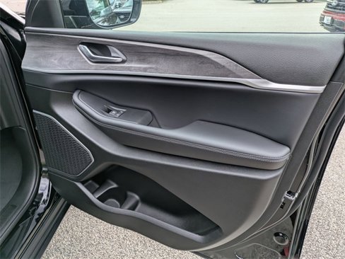 New 2025 Jeep Grand Cherokee L Limited w/ Luxury Tech Group II image 32