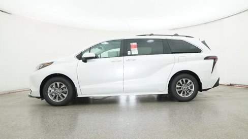 New 2025 Toyota Sienna XLE image 22