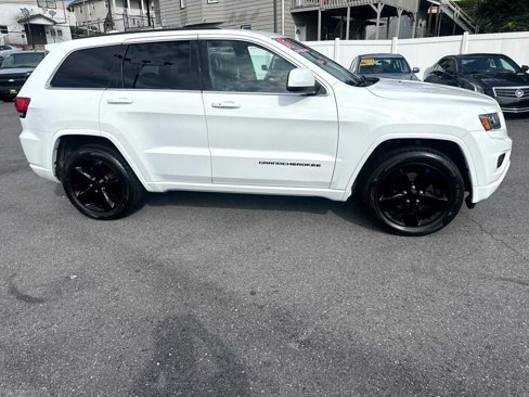 Used 2015 Jeep Grand Cherokee Altitude image 3