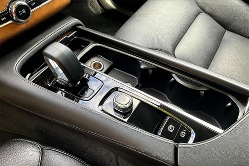 Certified 2024 Volvo XC90 B6 Plus w/ Protection Package Premier image 15