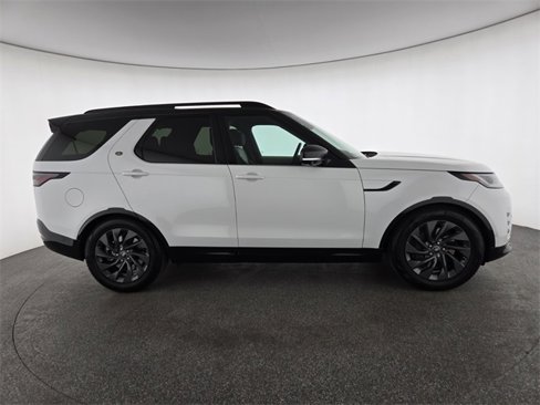 Certified 2024 Land Rover Discovery Dynamic SE image 30