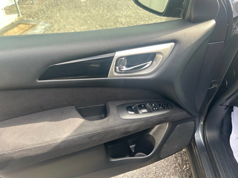 Used 2014 Nissan Pathfinder S image 17