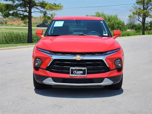 Used 2025 Chevrolet Blazer LT image 2