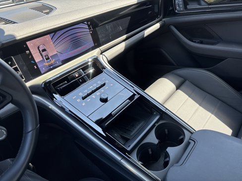 Certified 2025 Porsche Panamera image 16