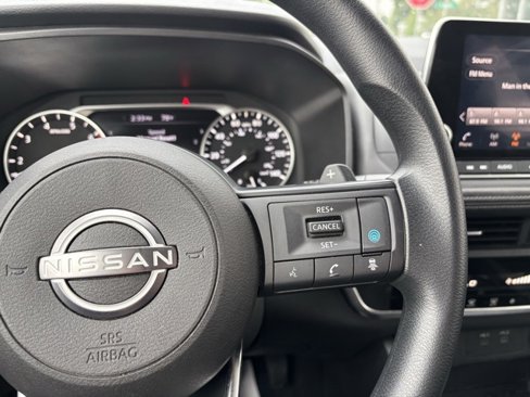 Used 2024 Nissan Rogue SV image 16
