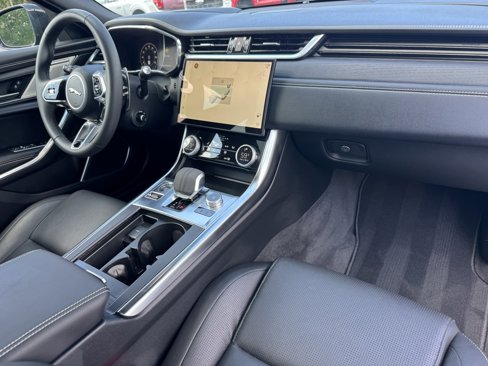 Used 2024 Jaguar XF R-Dynamic SE image 17