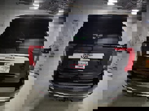Used 2023 GMC Yukon XL Denali w/ Denali Reserve Package image 8