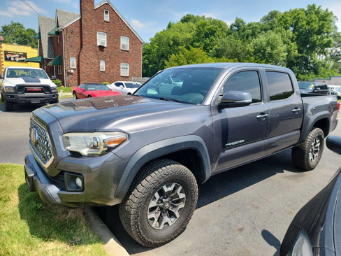 Used 2018 Toyota Tacoma TRD Off-Road image 1