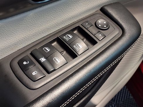 Used 2023 Chrysler Pacifica Touring-L image 20