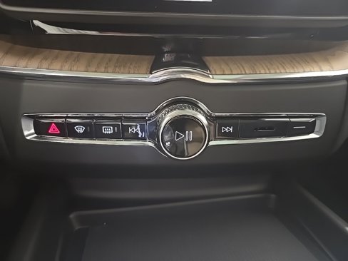 New 2026 Volvo XC60 B5 Plus w/ Protection Package Premier image 17