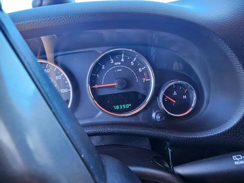 Used 2018 Jeep Wrangler Unlimited Sahara image 16