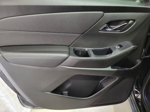Used 2022 Chevrolet Traverse LT image 49