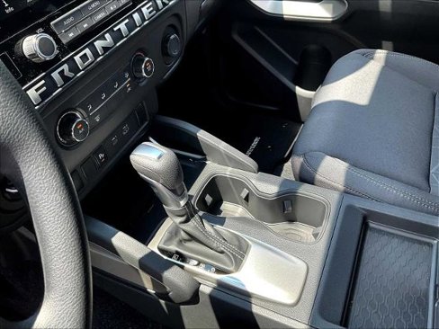 Certified 2025 Nissan Frontier SV image 20