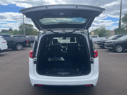New 2026 Chrysler Pacifica Select image 6