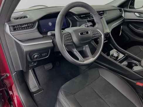 New 2025 Jeep Grand Cherokee L Altitude image 10