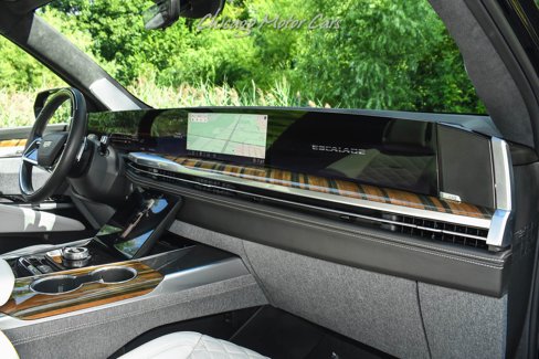 Used 2025 Cadillac Escalade ESV Sport Platinum w/ LPO, Floor Liner Package image 27