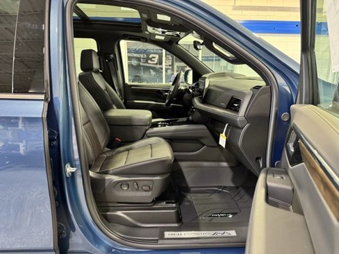 New 2026 Chevrolet Suburban High Country image 17