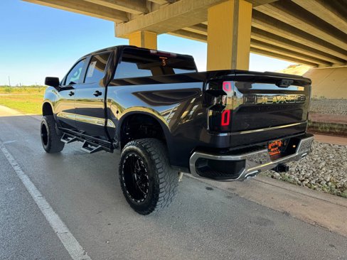 Used 2022 Chevrolet Silverado 1500 LT w/ Z71 Off-Road Package image 5